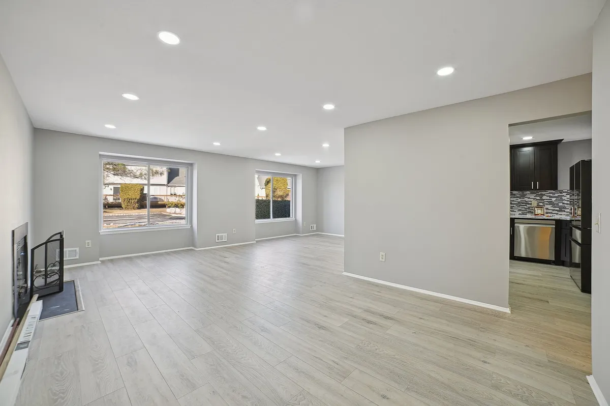 Living Room - 11 Freedom Ct