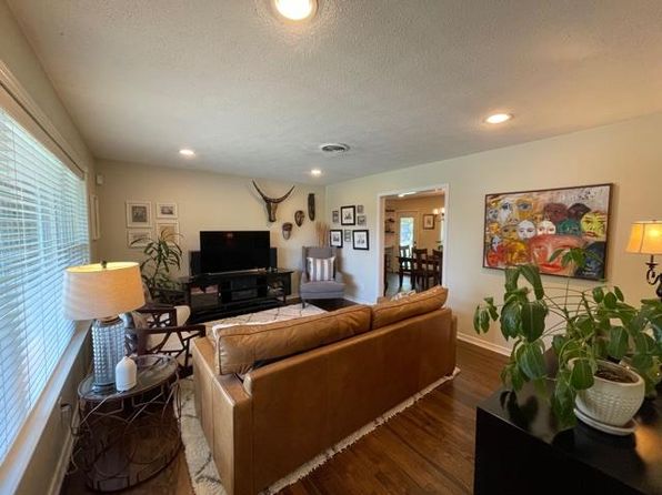 8809 Westfield Dr