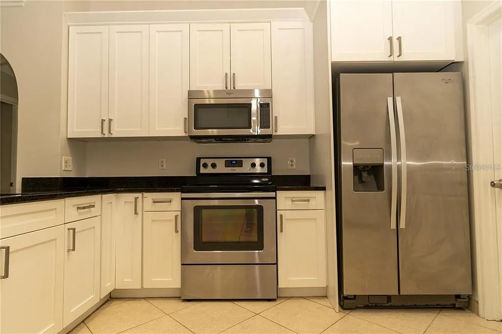 3 bed, 2.0 bath, 1642 sqft, $2,300 — Photo 4