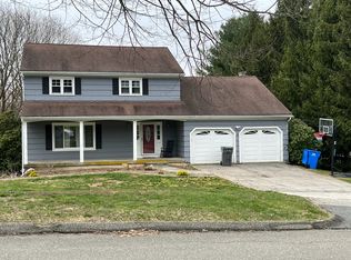 17 Spinning Wheel Rd, Monroe, CT 06468