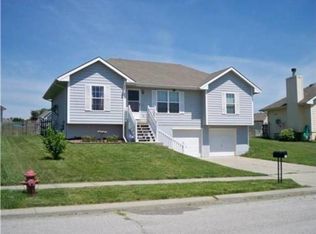 904 NE 194th Ter, Smithville, MO 64089