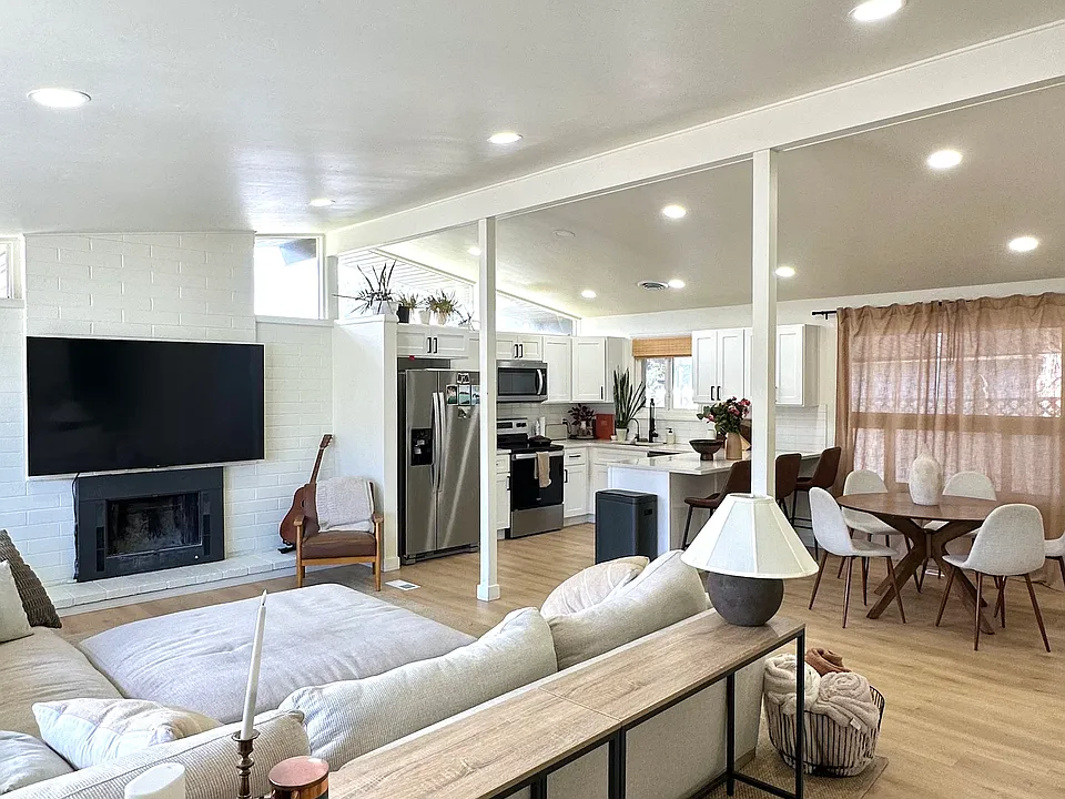 1261 E Greenfield Cir #A