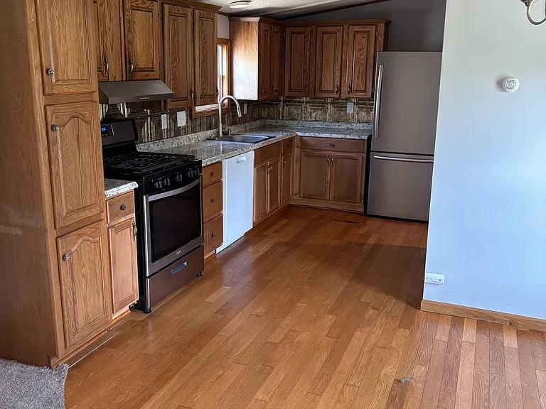 140 W 4th St #4 — Photo 1