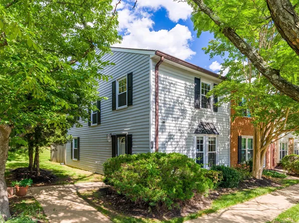 5563 First Statesman Ln, Alexandria, VA 22312