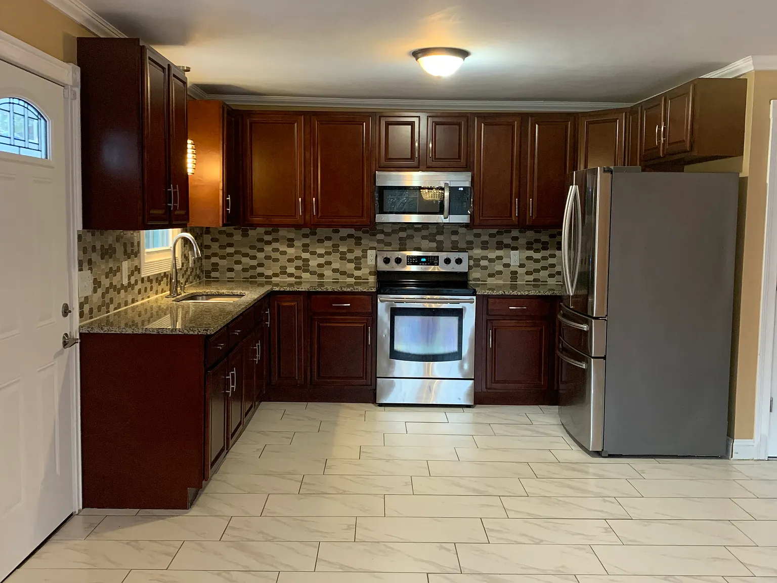 3 bed, 1614 sqft, $3,000 — Photo 4