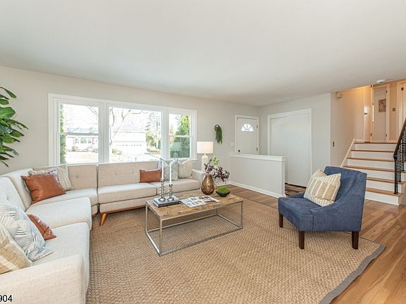 4th image of 33 Tuers Pl