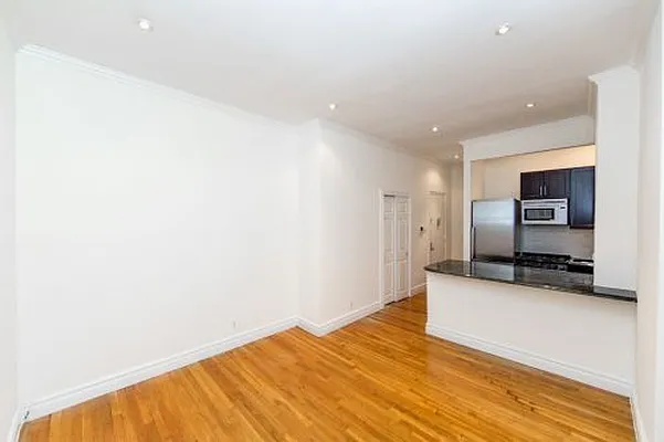 Rented by Icon Realty Management | media 10