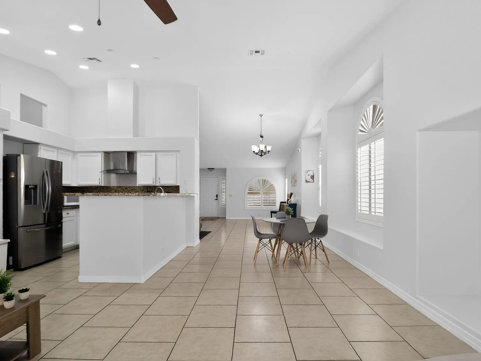 3 bed, 2.0 bath, 1527 sqft, $1,412 — Photo 4