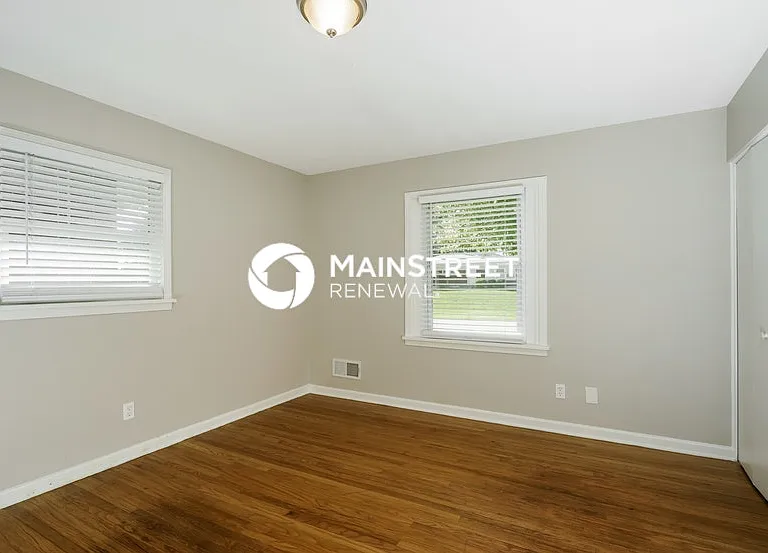 9909 Lakewood Dr — Photo 11