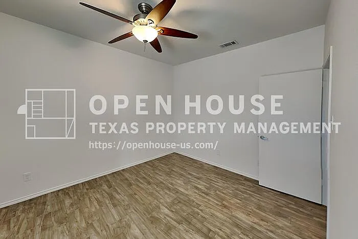 828 Pebblecreek Dr — Photo 34