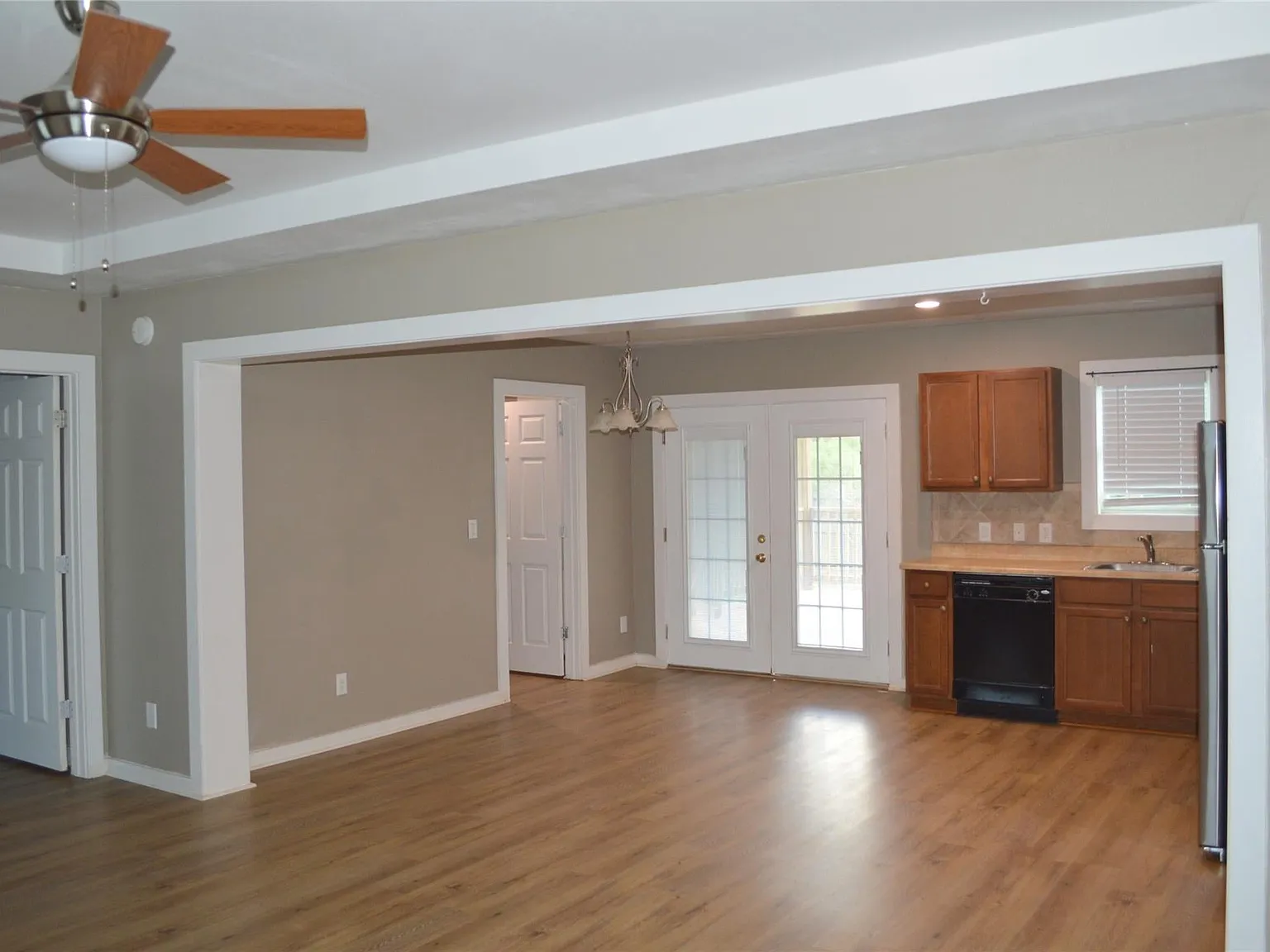 3 bed, 2.0 bath, 1344 sqft, $1,900 — Photo 4