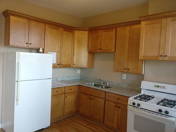 2nd image of 4243 S Calumet Ave #3