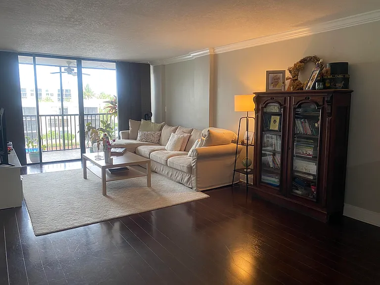 9 Royal Palm Way #403 — Photo 2