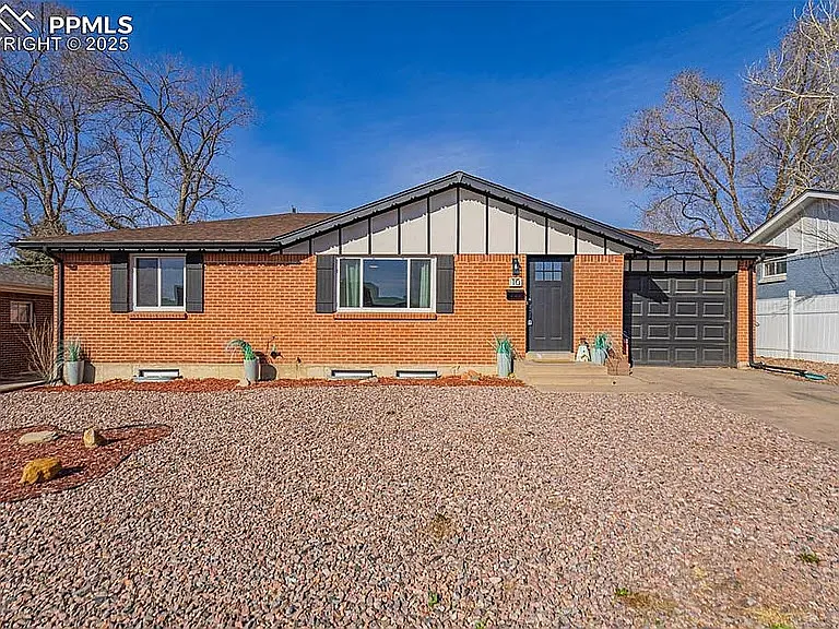 10 S Chelton Rd — Photo 2
