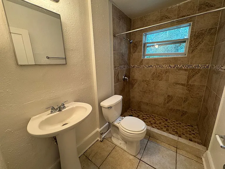434 E Tillman Ave #7 — Photo 7