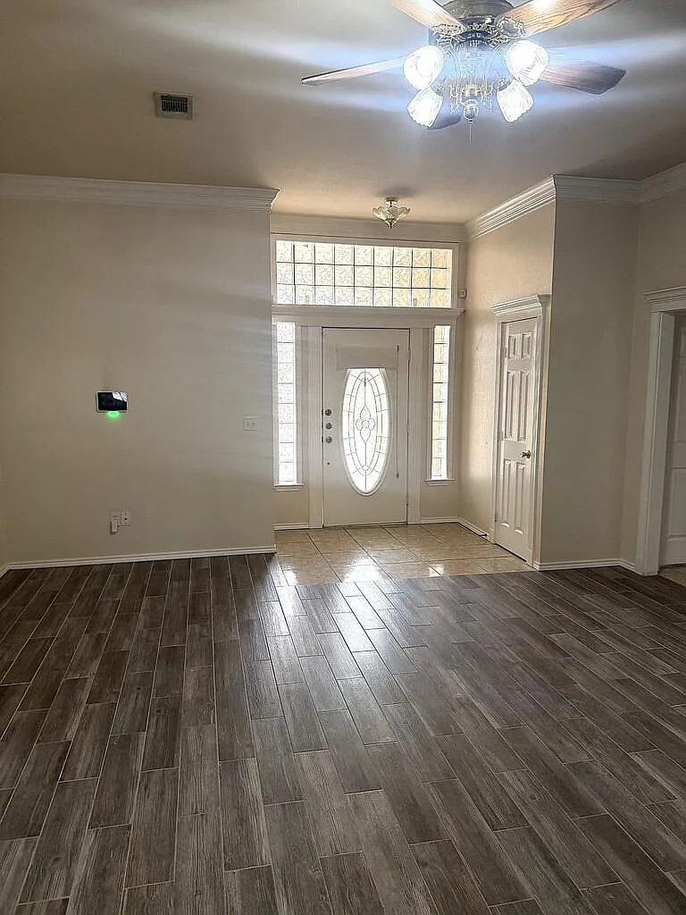 3 bed, 2.0 bath, 1800 sqft, $2,650 — Photo 3