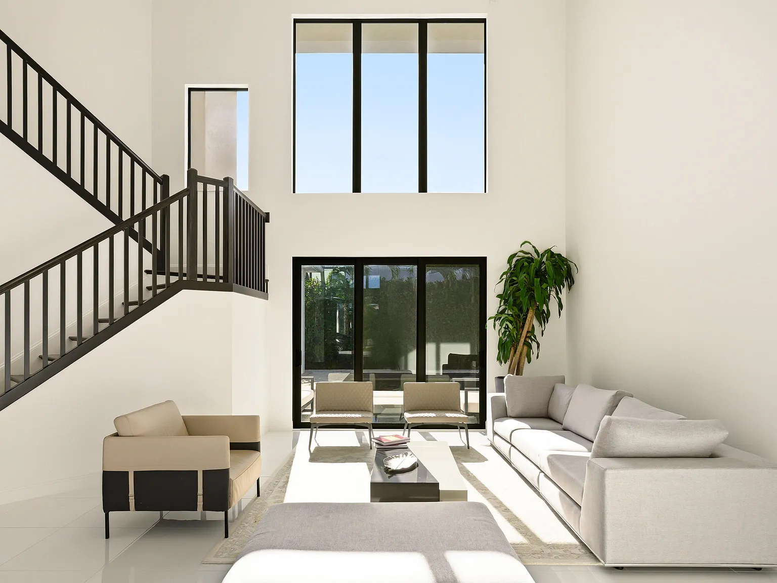 6 bed, 5.5 bath, 4793 sqft, $25,000 — Photo 3
