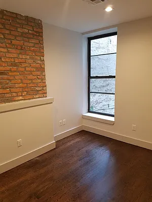 Rented by Space Link Realty | media 31