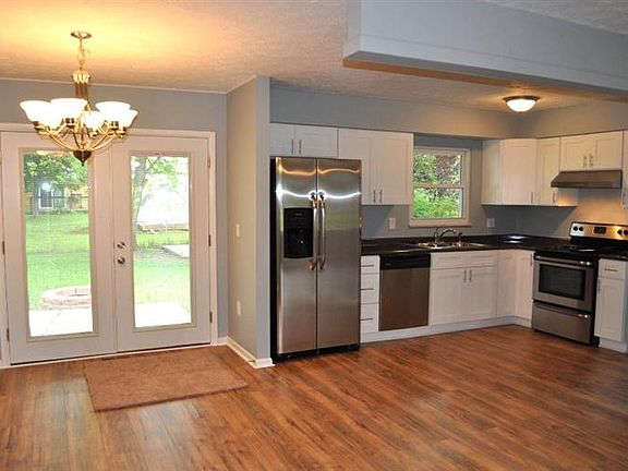 5th image of 930 Cambridge Dr
