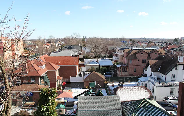 Sold by E Realty International Corp | media 41