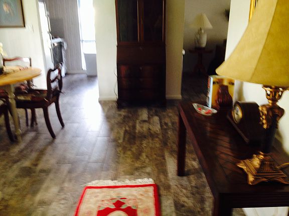 Foyer & Dining area