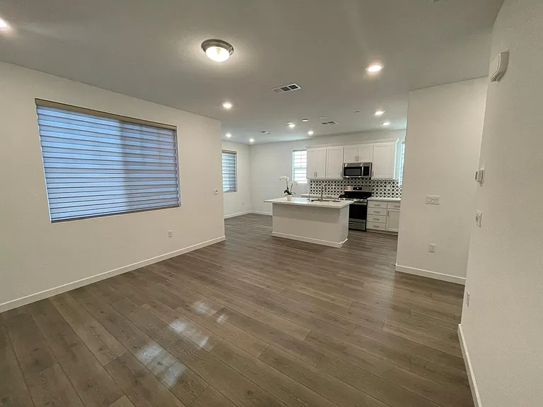 801 Verdant Ln — Photo 16