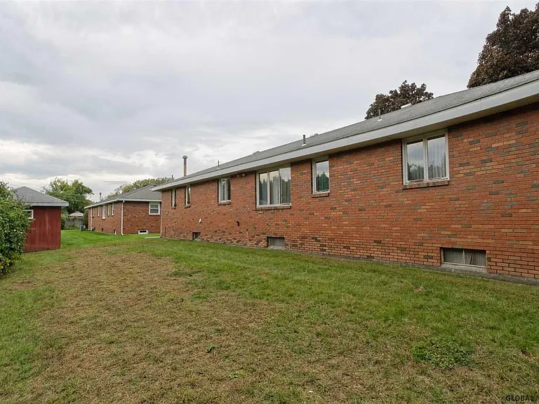 10 Alfred Dr E — Photo 3