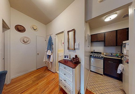 3rd image of 68 W 82nd St APT 4A
