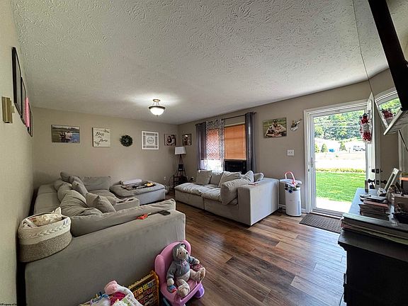 3rd image of 383 Crystal Springs Rd