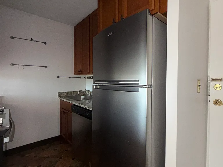 87 Glenbrook Rd #7G — Photo 6