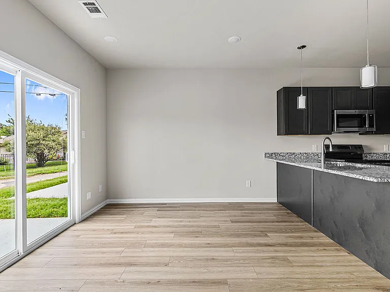 3329 Eastland St — Photo 19