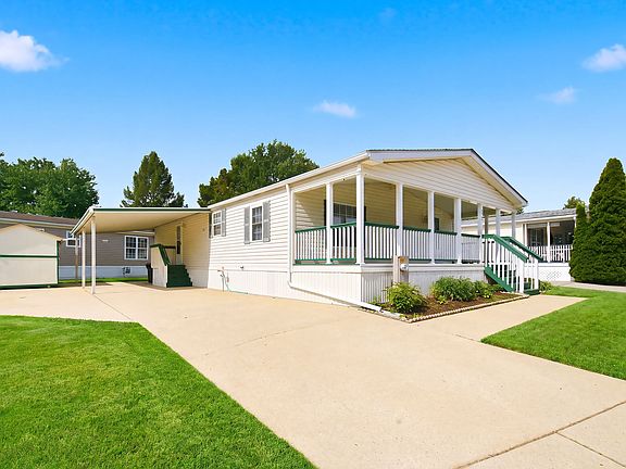 Exterior Image-1-Schult 270 Maplewood Village