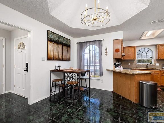 4th image of 207 Ebony Ln