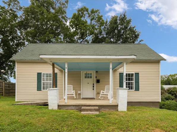 206 S Ellington St, Clayton, NC 27520