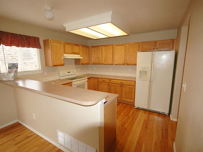 10470 Dresden St — Photo 8