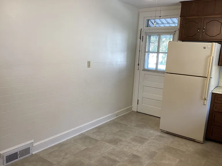 225 N Grant St — Photo 63