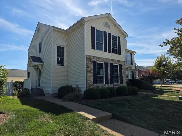16500 Victoria Crossing Dr, Grover, MO 63040