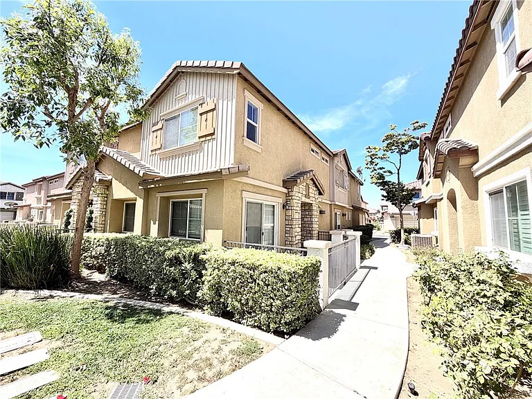 15637 Lasselle St — Photo 22