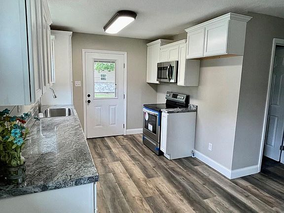 4th image of 3348 Sheila Cir