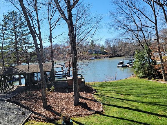 4th image of 111 Golden Pond Ln