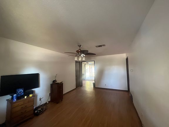 2nd image of 1301 N Pine St