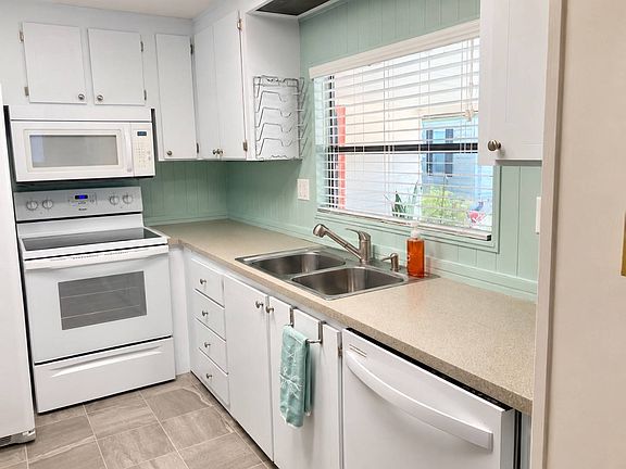 3rd image of 220 Palm Cove Dr #173