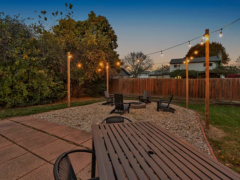 5038 Dayton Dr — Photo 48