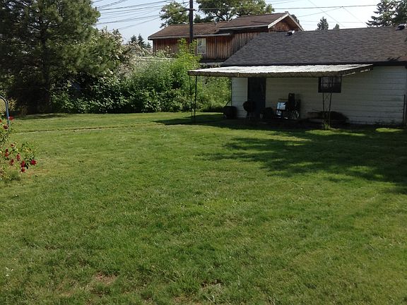 Large yard, corner lot