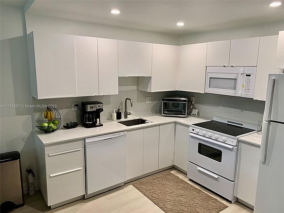 5th image of 240 Galen Dr APT 206