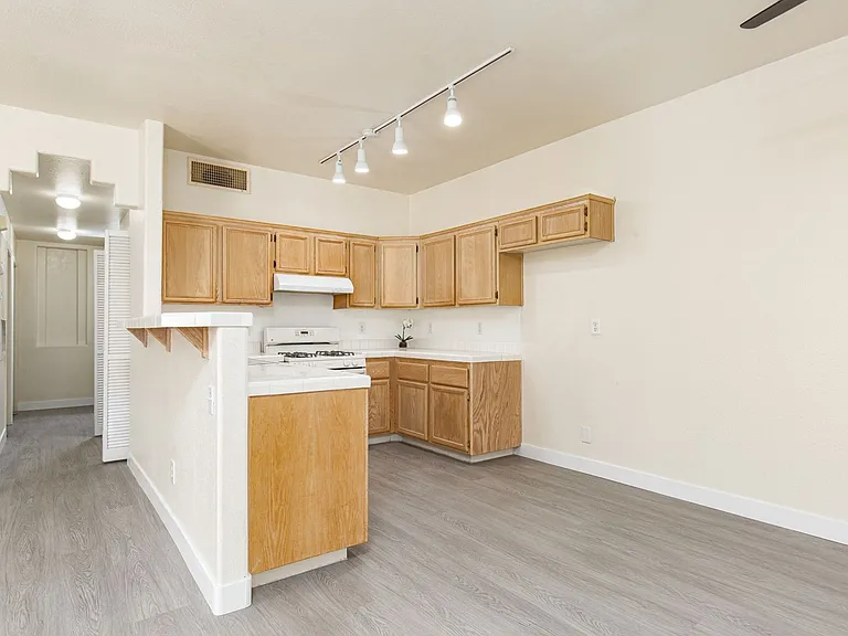 2110 Los Feliz St #1028 — Photo 10