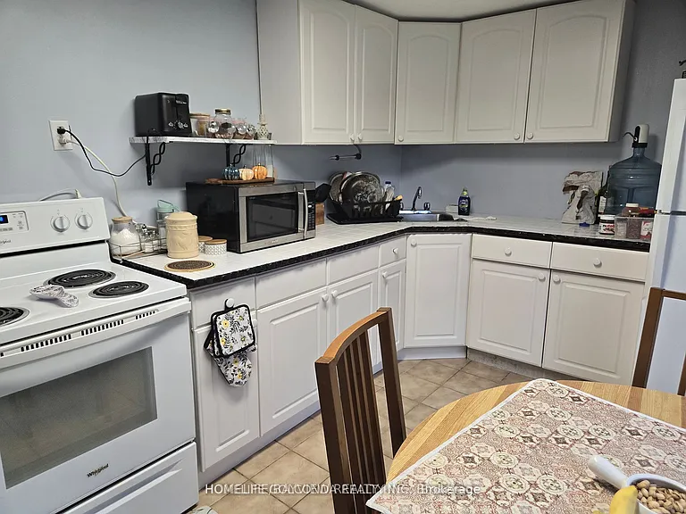 15 Poplar Cres — Photo 9