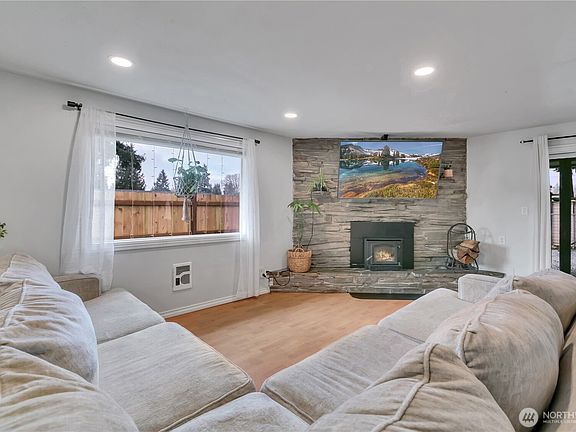 3rd image of 4710 23rd Avenue SE