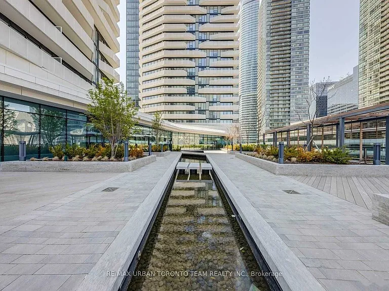 100 Harbour St #2402 — Photo 18