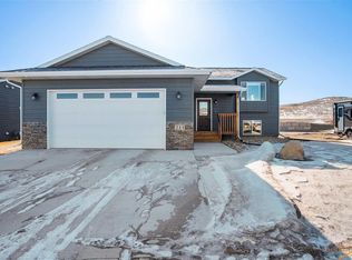 211 Giants Dr, Rapid City, SD 57701